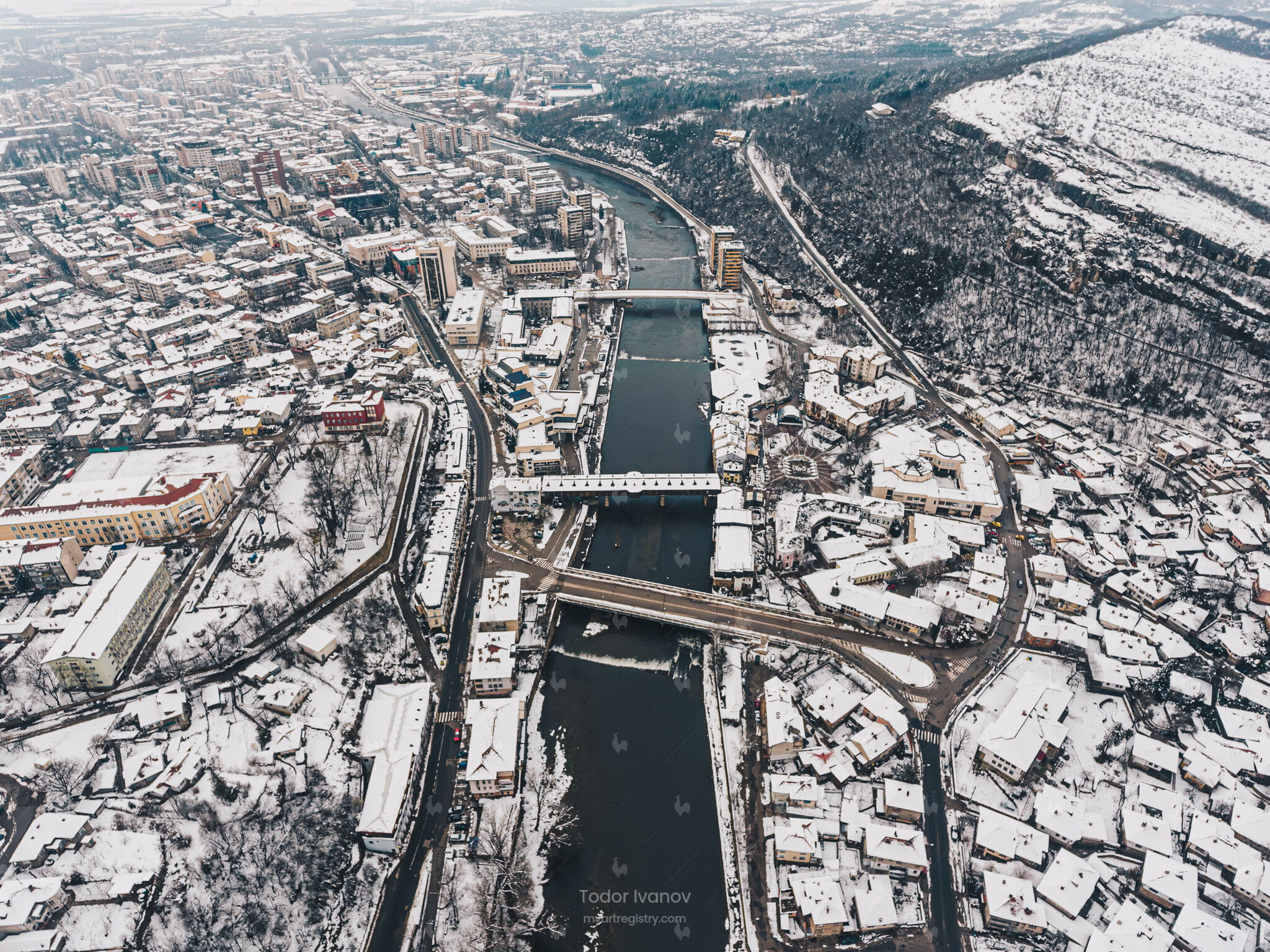 Snowy Cityscape - LAB000231