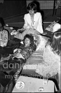 Saint-Tropez - 1971 - Mick Jagger et Keith Richards au mariage de Mick et Bianca