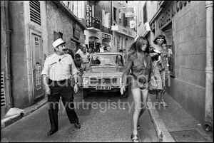 Saint-Tropez - 1975 - Brigitte Bardot et le gendarme