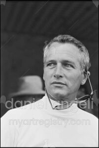 Cannes - 1973 - Paul Newman à la sortie d&rsquo;une conférence de presse