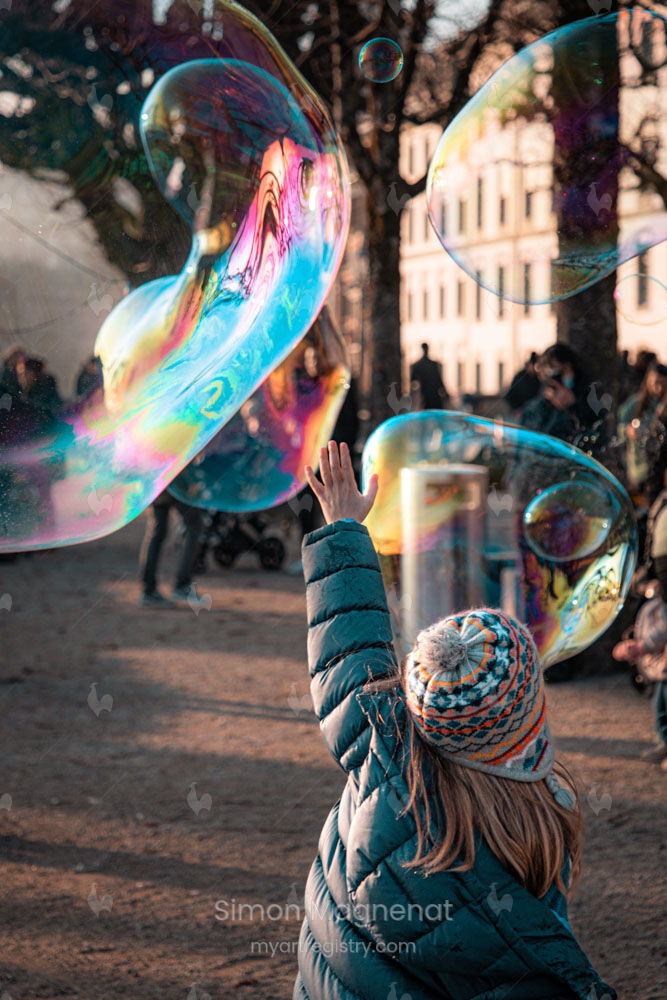 La petite fille aux bulles de savon