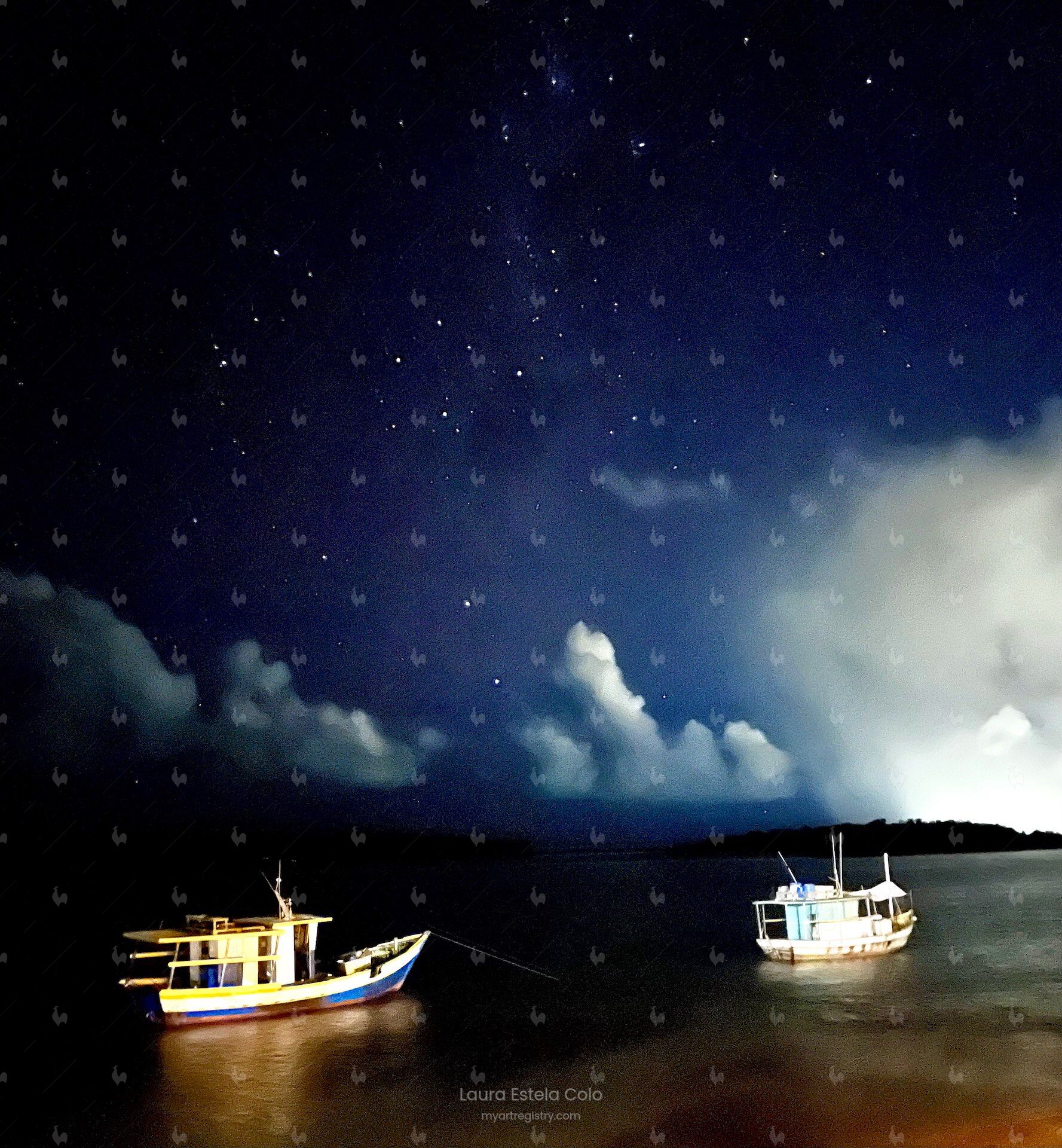 Dois barcos sob estrelas