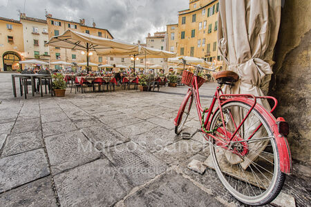 Bicicleta no Anfiteatro de Lucca 50x75cm
