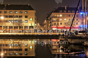 Reflets au port de Caen la nuit