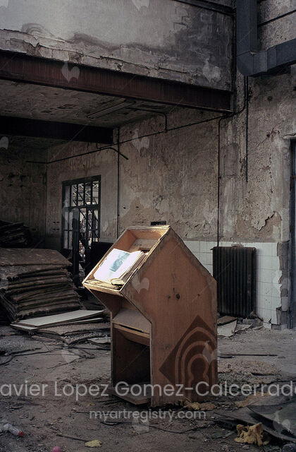 NAVE DE ESPOLETAS_06. (ATRIL) SERIE ESPOLETAS_ (Biblioteca Informal).