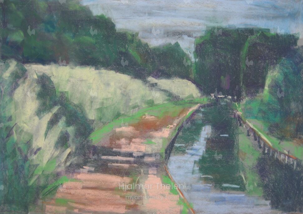 Kanal mit Uferweg und Böschung