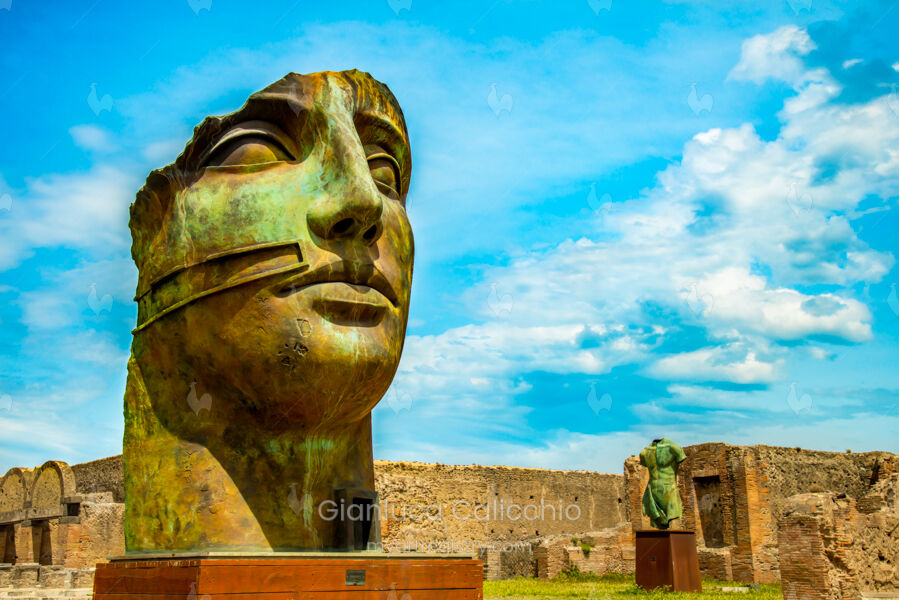 Mitoraj a Pompei – Tindaro nell'azzurro cielo