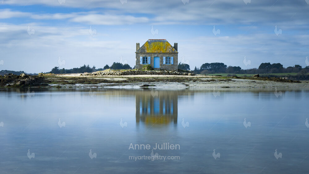 La petite maison dans la...
