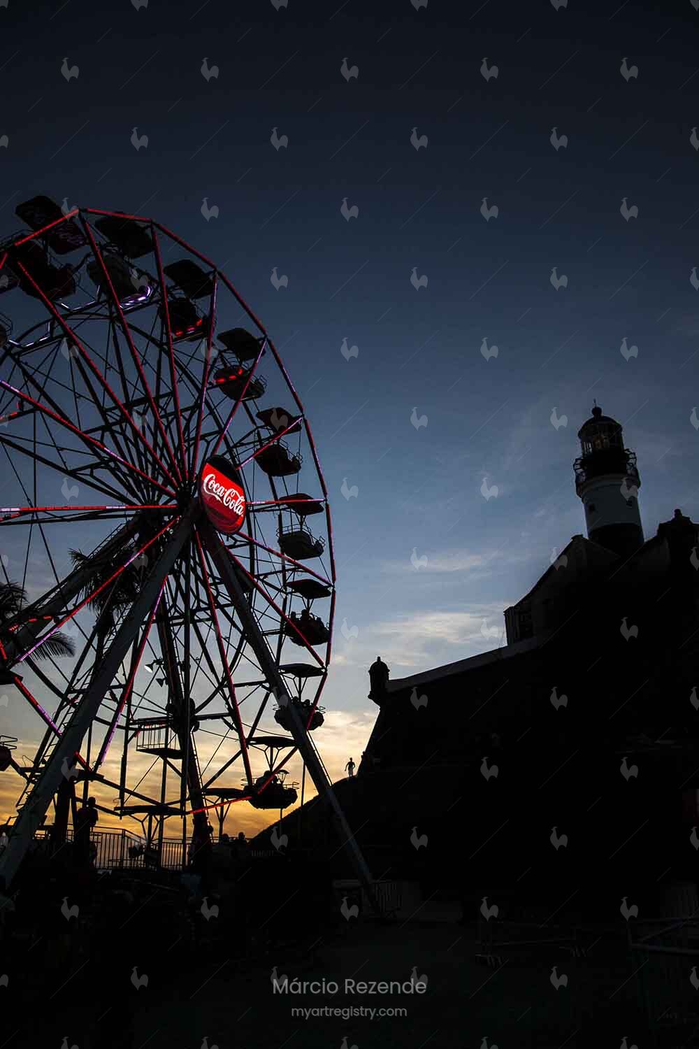 Roda farol pôr do sol