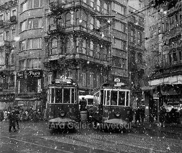 Trams meeting at corner