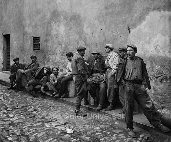 Dockworkers wainting