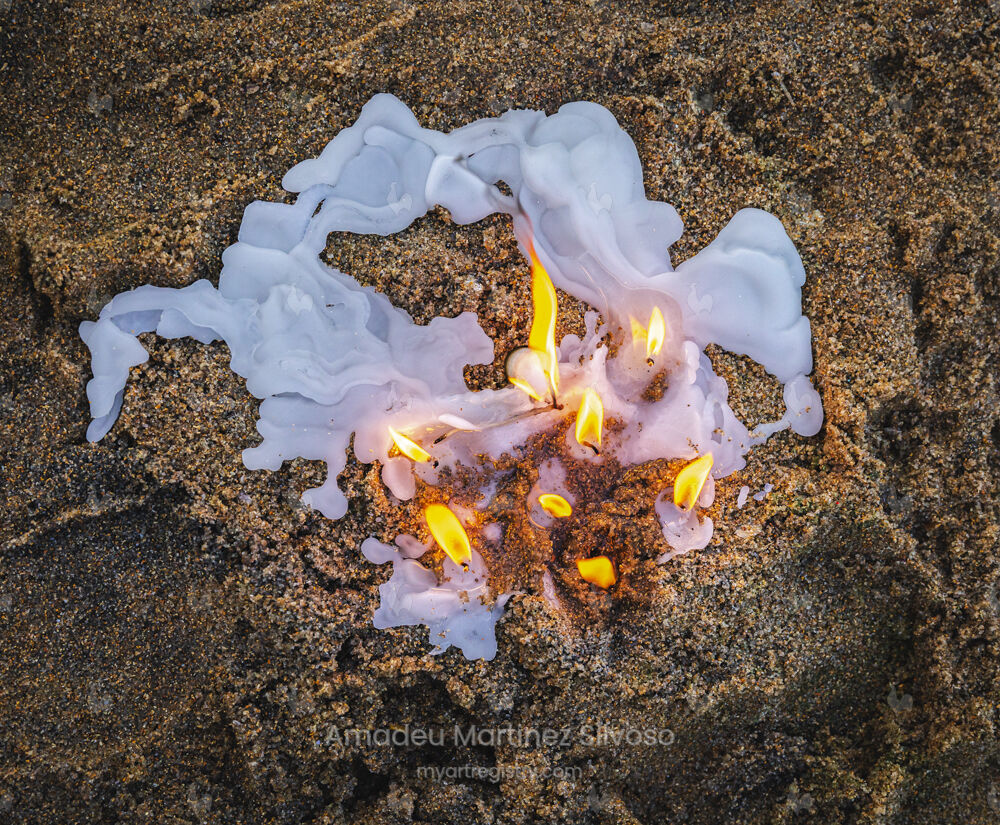Velas na areia para Iemanjá