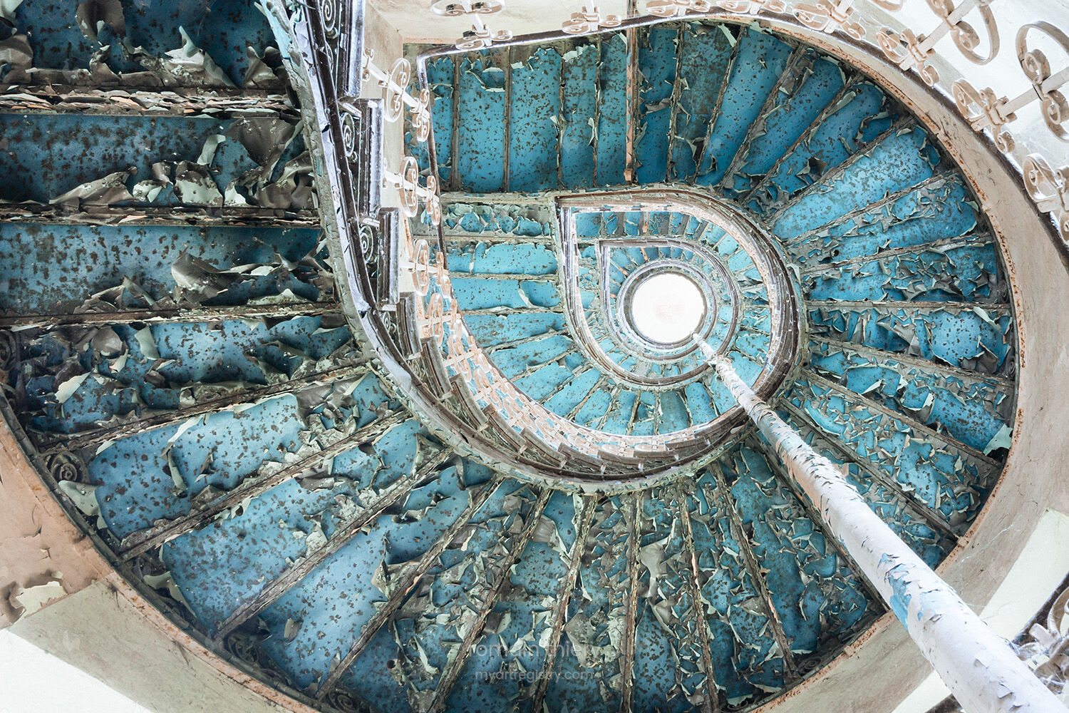 Staircase turquoise