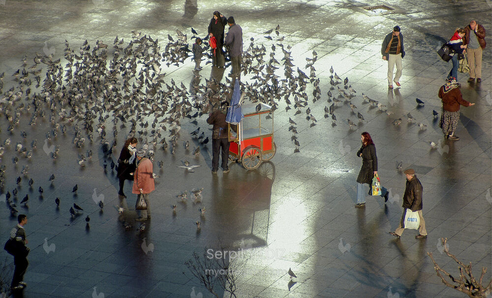 A morning in Taksim Square, İstanbul, 2006