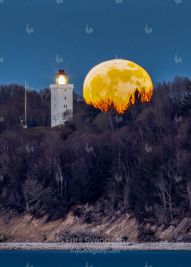 Nakkehovede Fyr og Supermånen.