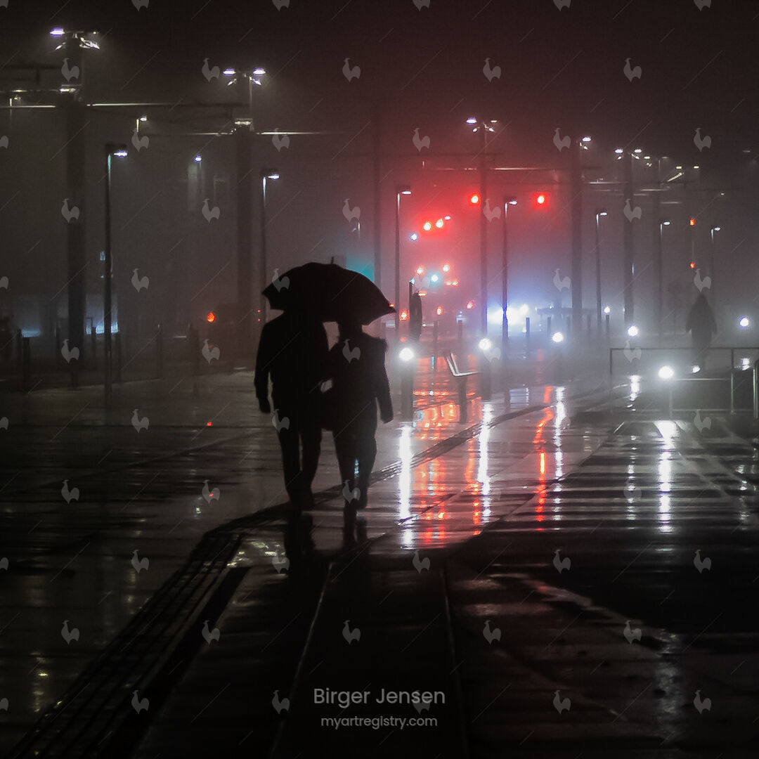 Blot slentre gennem regn